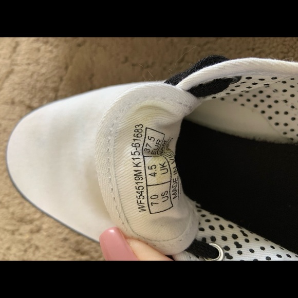 Ladies Size 7 Keds - Picture 3 of 3